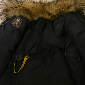 Parajumper jacka  - Använd 2-3 gånger.  Bra skick  