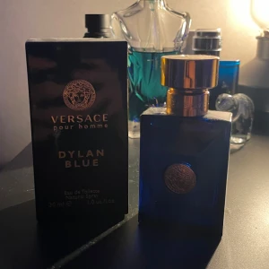 Versace Dylan blue EDT - Versace Dylan blue som knappt är använd