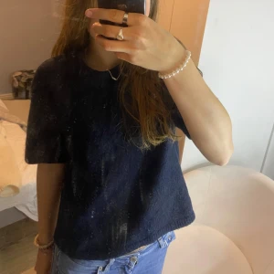 Stickad T-shirt  - Söljer en stickad t-shirt strl S. Kom med frågor eller bud!💕🫶🏽