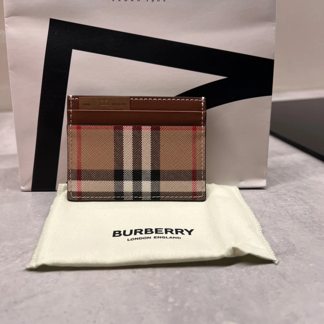 Burberry korthållare  - 90