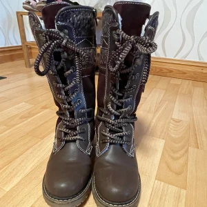 Stövlar  - Vinterstövlar använda enstaka tillfällen. Strl 37