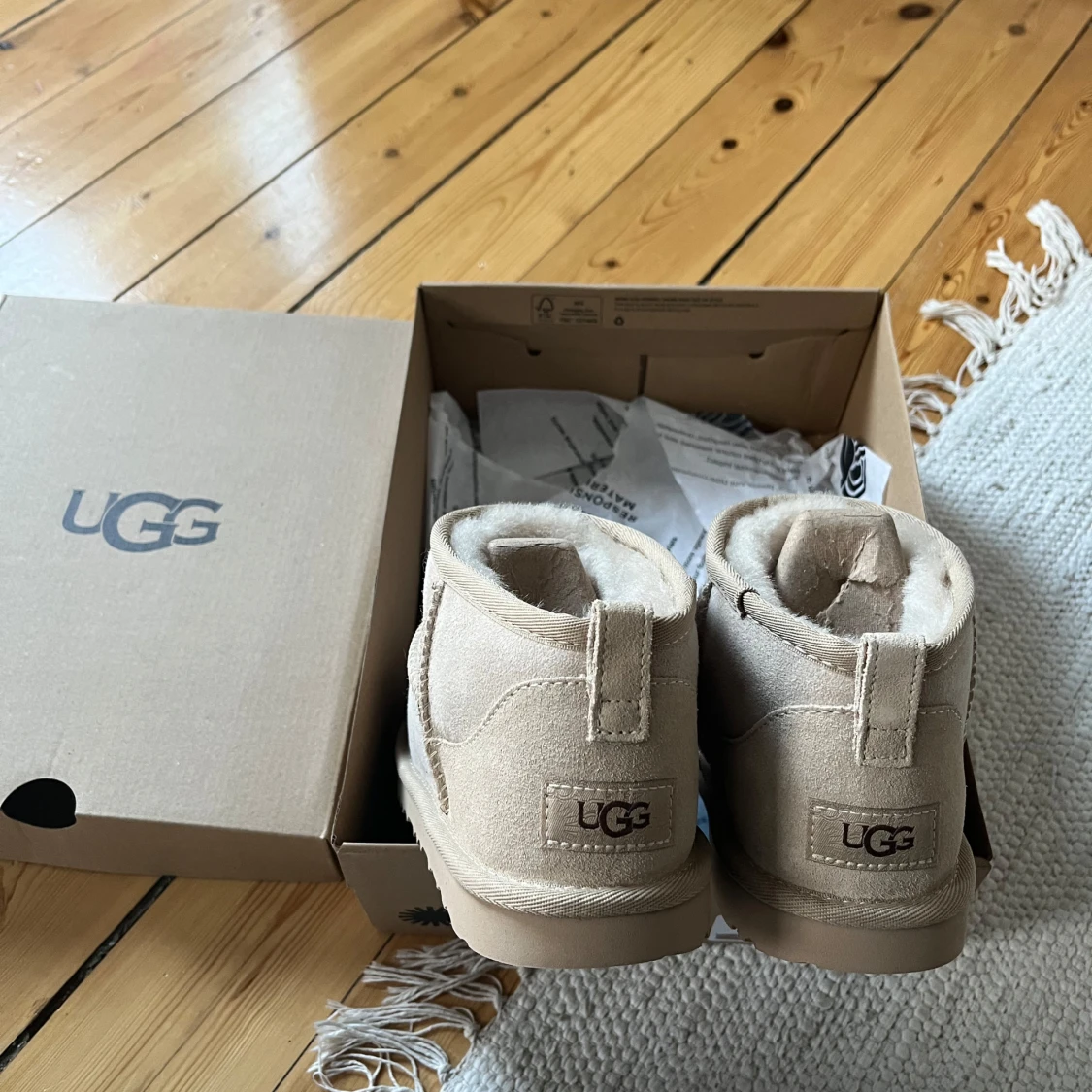 Ugg classic ultra mini  - 90