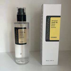 Säljer äkta ”Advanced Snail 96 Mucin Power Essence” köpt nyligen.  Säljer då den inte kommer till användning Superbra skick, använd fåtal gånger ( nästan full) 