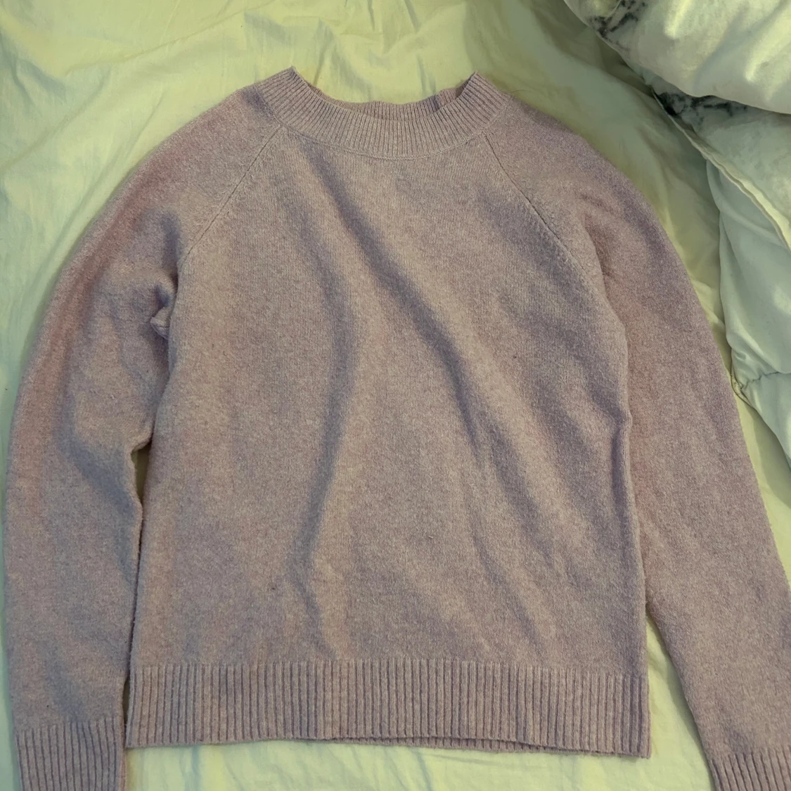 Stickad lila/rosa tröja 