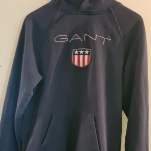 Gant hoodie  - Gant hoodie i fint skick!  Skriv vid frågor😊 Pris kan diskuteras!