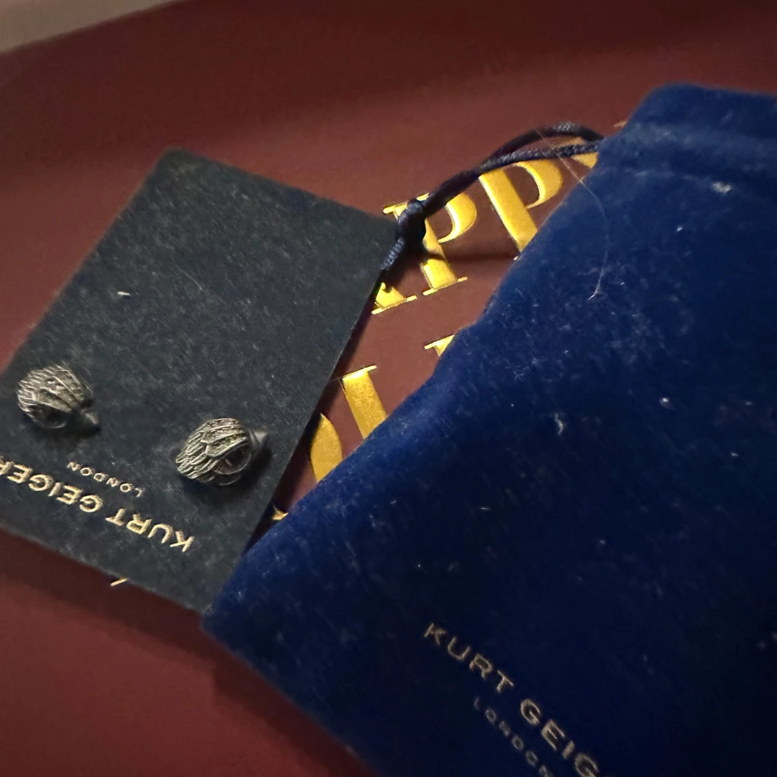 Silverfärgade örhängen från Kurt Geiger - 91