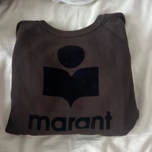 Isabel Marant tröja  - Säljer en brun/svart tröja från Isabel Marant!! Verkligen så fin och användbar 🥰NYSKICK 