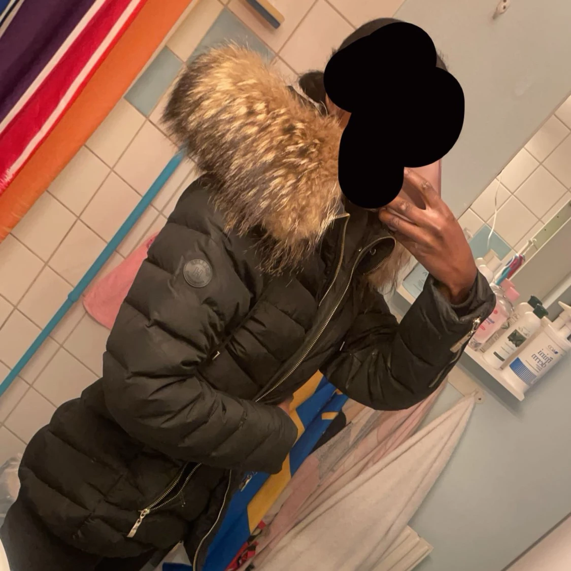 svart hollies jacka stockholm med äkta päls. - 93