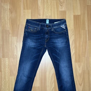 Replay Jeans - Tja säljer nu ett par Replay Jeans i storlek 28 för endast 399kr! W28 L30. Pris är ej hugget i sten, hör av er i dm vid funderingar 🙌