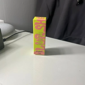 Made by Mitchell blush - Helt ny och oanvänd blush från made by mitchell i färgen strawberry cream, säljes då jag fick 2. Passar inte priset så lägg prisförslag🩷