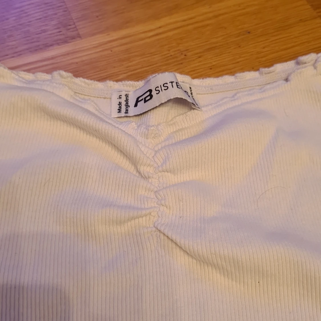 Vit ribbad topp från Sisters Point - 90