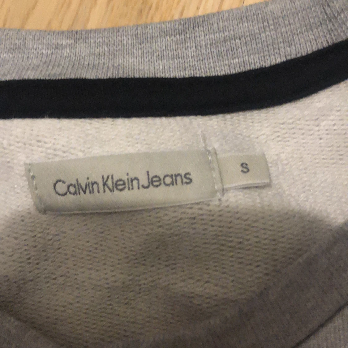 Grå sweatshirt från Calvin Klein Jeans - 90