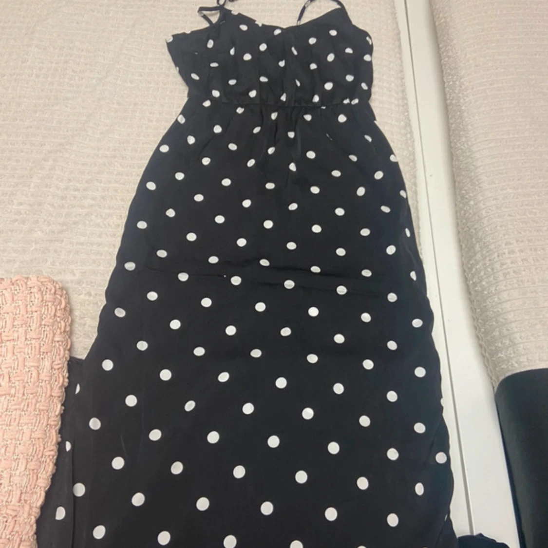 Svart prickig klänning från Divided H&M