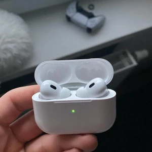 Bluetooth hörlurar  - I super fint skick! Andra generationen. Kommer med alla tillbehör