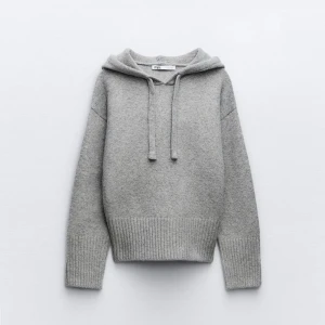 Grå hoodie från Zara - Mysig grå hoodie från Zara. Använd få gånger och därför i bra skick💓💓nypris: 499 kr           hör av dig vid fler frågor!