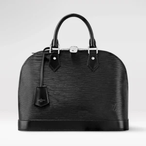 Svart Louis Vuitton väska - Äkta Alma PM väska från Louis Vuitton. Helt ny och oanvänd, säljer eftersom jag fick den i julklapp och den inte riktigt var min smak. Nypris är 24 800. Kontakta mig för bilder på den💗