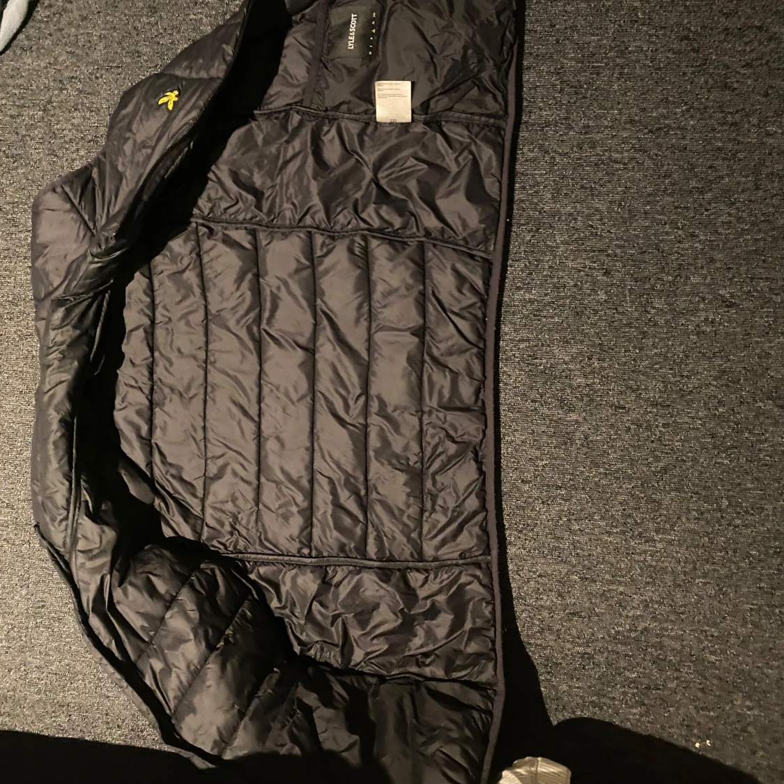 Svart Lyle and Scott dunväst med dragkedja - 90