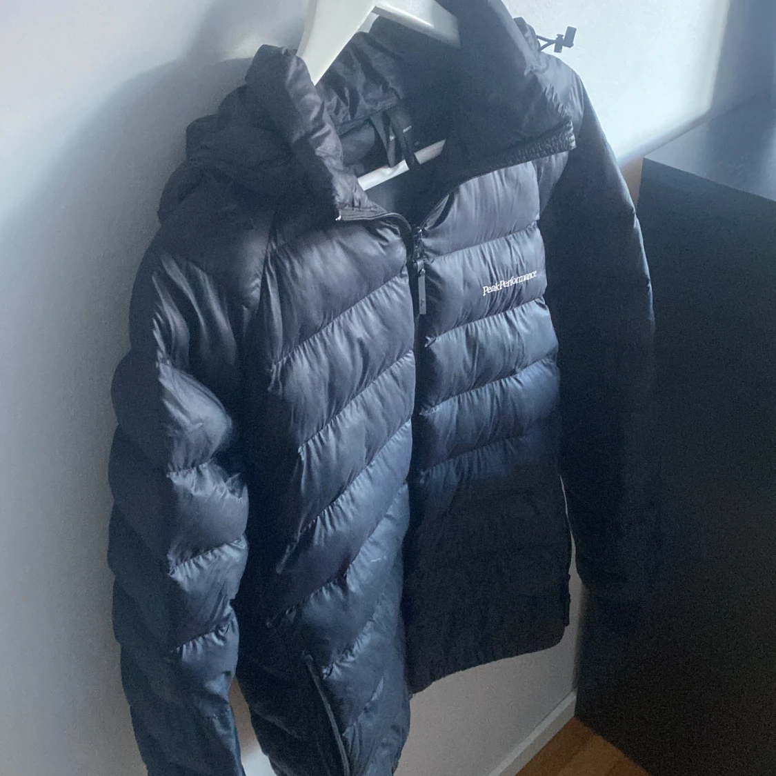 Svart dunjacka från Peak Performance - 92