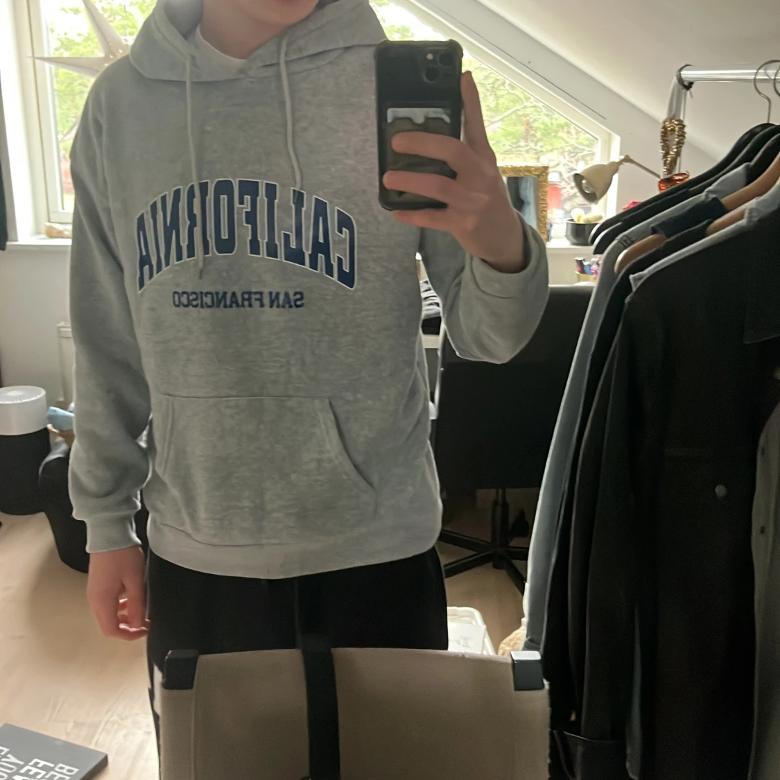 Grå hoodie med tryck 'California San Francisco'