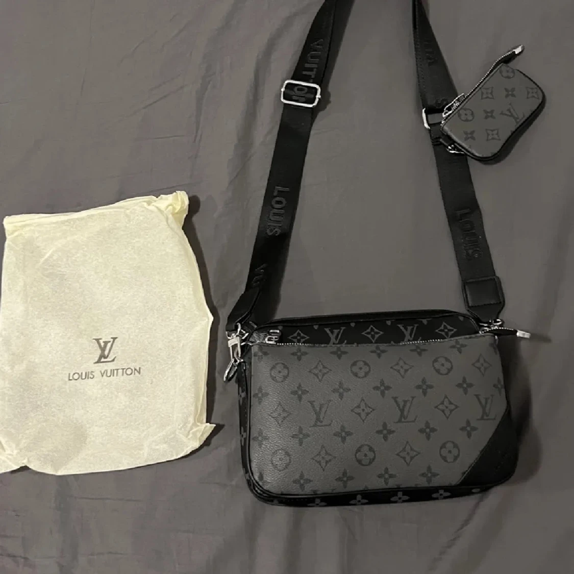 Svart axelväska L - 90