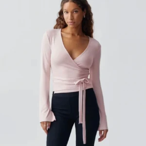 Rosa topp - Så fin topp ifrån gina, som inte kommer till användning längre🤎 Stl xxs men passar större också