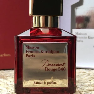 Baccarat rouge 540 extrait  - Hej! Vi är ett nyöppnat företag som säljer massor av exklusiva nisch parfymer. Vi har den välkända unisex  baccarat rouge 540 extrait till salu.  Hör av er vid intresse!!  Checka gärna in våg profil för andra exklusiva parfymer