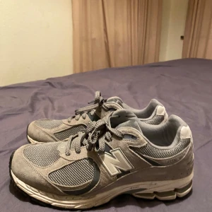 Gråa New Balance skor - Fina nytt skick new balance skor i storlek 42 , fin grå färg