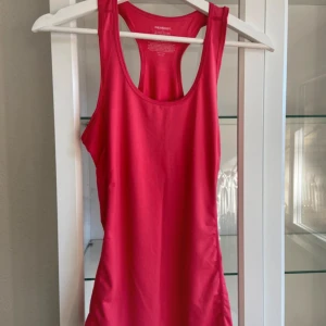 Träningslinne från newbody - Linne från newbody.