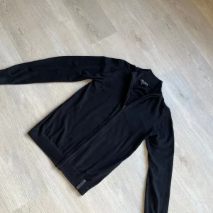 Tröja - Sköljer nu en tröja som har slutat användas skick 10/10 ser inga skador🙂