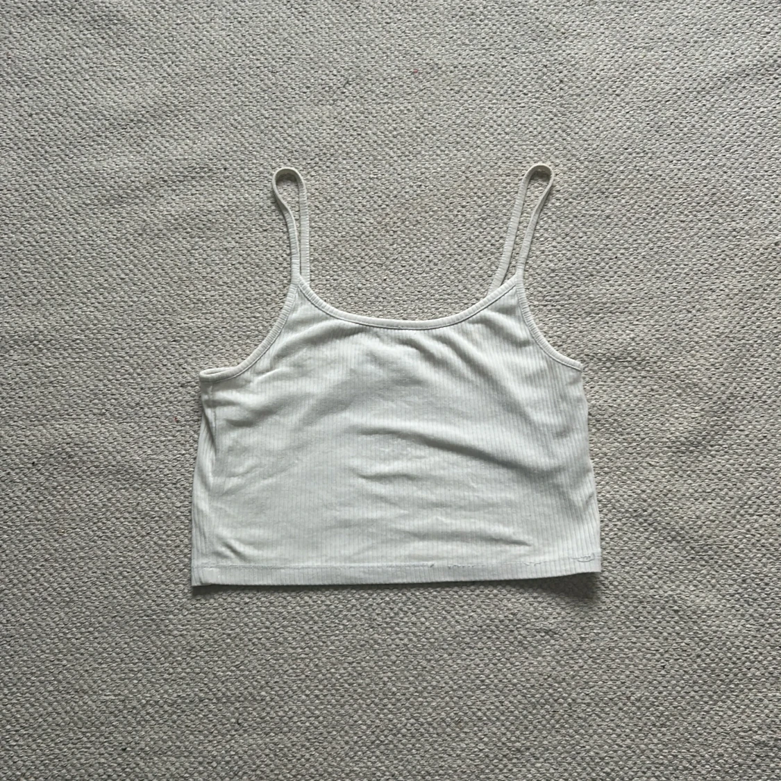 Vit ribbad linnetopp från FB Sister