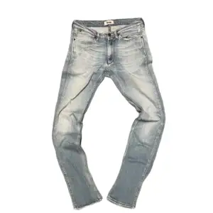 Ett par riktigt feta acne jeans i storlek 30/34. Kontakta för mer info. ➕➕➕