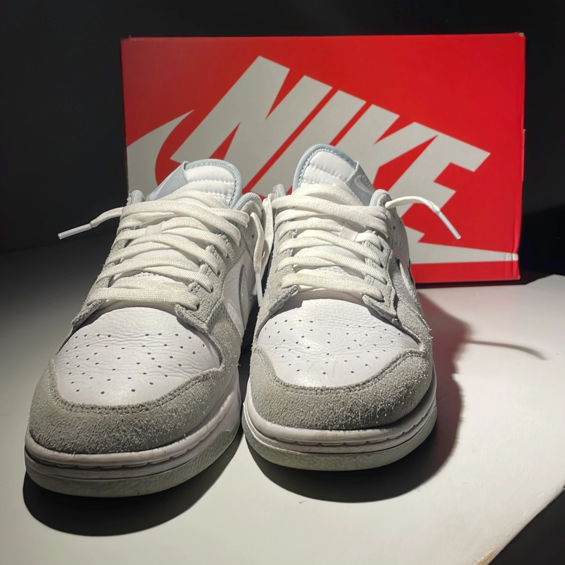 Nike Dunk i vitt och grått - 27