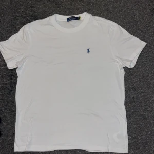Ralph Lauren T shirt - Skön Ralph Lauren T-shirt för billigt pris. Storlek M men passar också S.