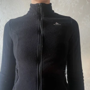 Fleece  - Ballerina fliströja, perfekt för att ha under jackan på vintern för att vara varm eller under träning 