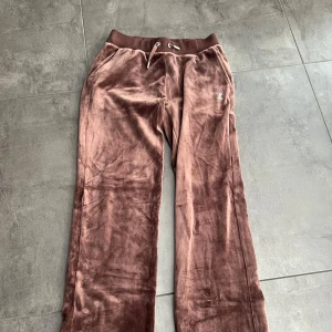 Juicy byxor  - Bra skick, knappt använda.