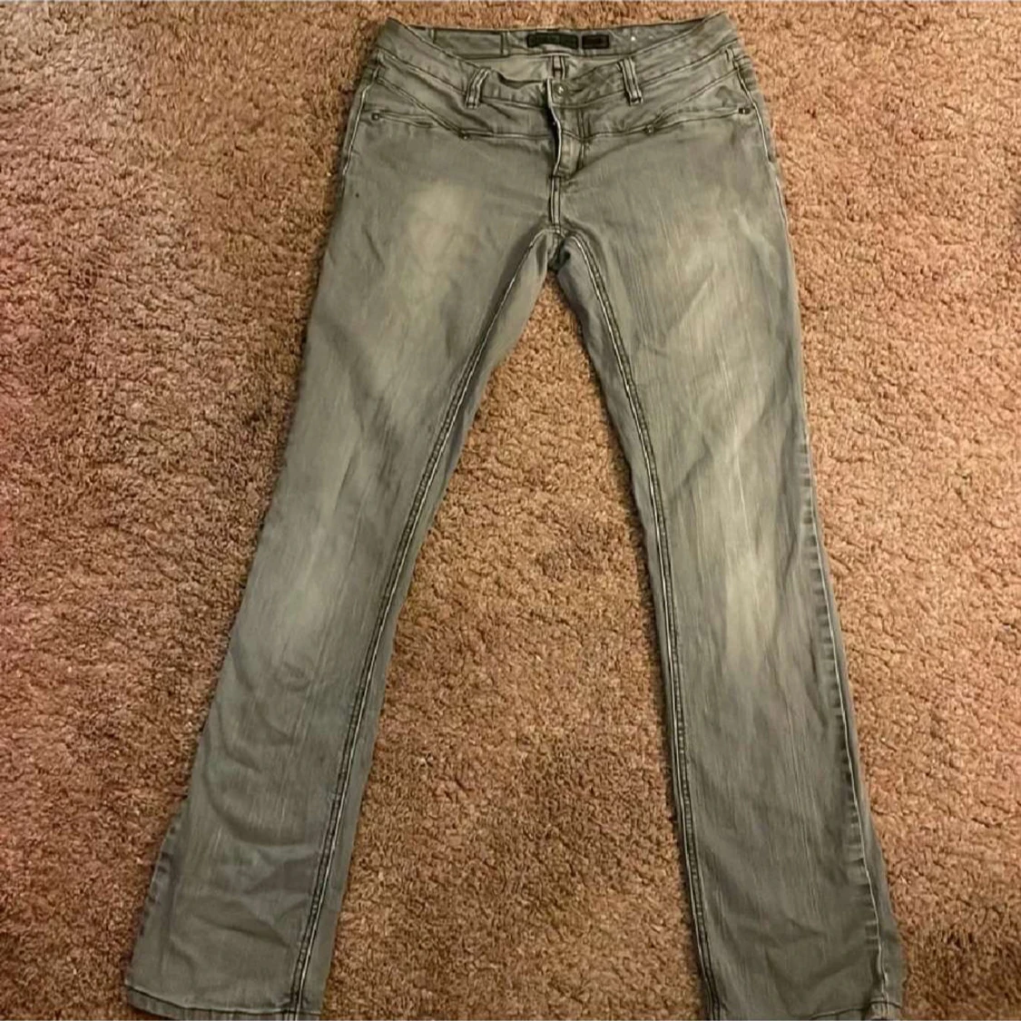 Grå jeans från ONLY dam  - 90