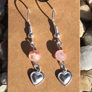 Örhängen  - Vackra örhängen av rosa glaspärlor och silver hjärtan💗💍