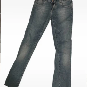lågmidjade jeans - Liten i storleken, aldrig använt.