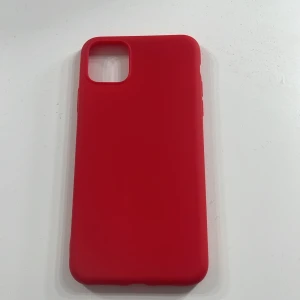 Rött mobilskal❤️🔥 - Säljer detta iPhone 11/11pro max röda mobilskal då de är för litet för min telefon tyvärr 