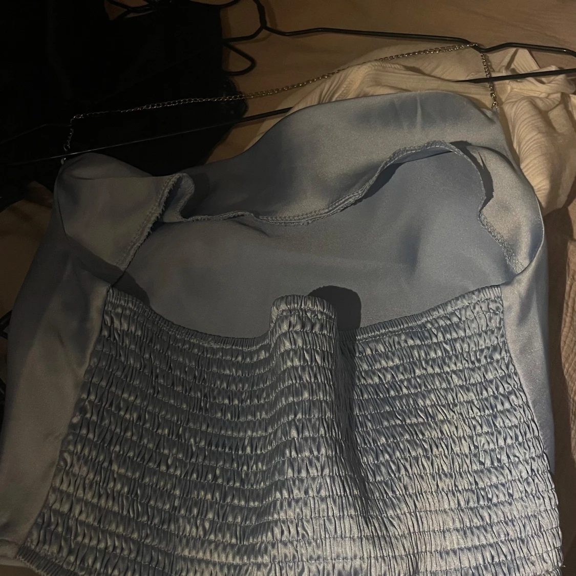 Ljusblå satin topp - 90