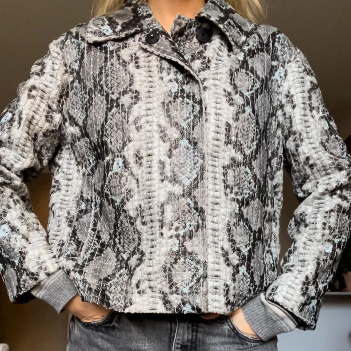 STAND Studio Jacka - 90