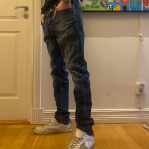 Tiger Of Sweden Jeans - Tiger Of Sweden jeans i modellen ”Evolve”. Storlek 31/34 sitter som 31/32, passform är slim fit. 
