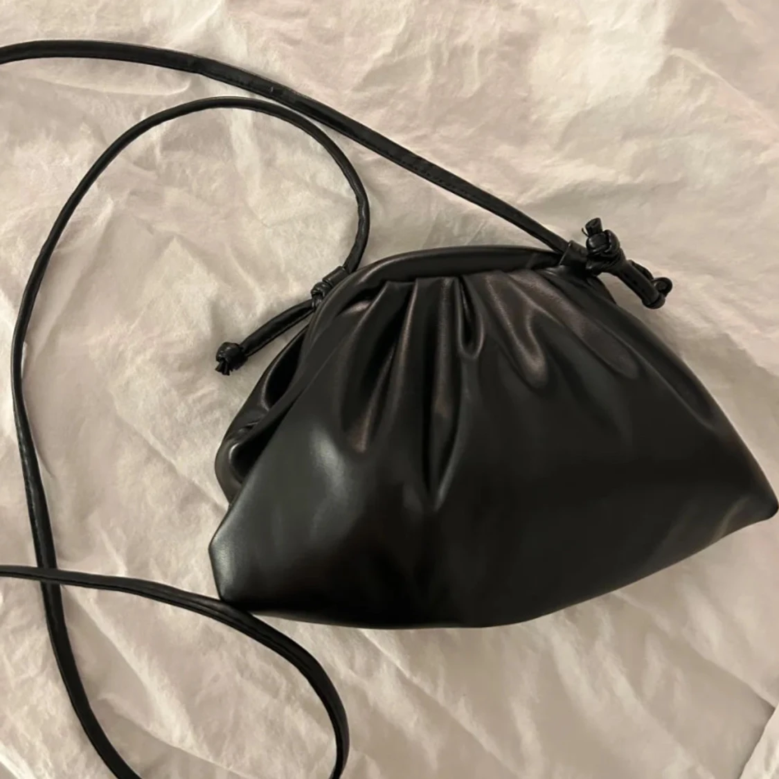 Svart axelväska  - 1