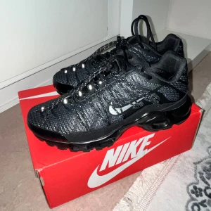 Svarta Nike tn utility - Helt oanvända nike tn, box inkluderar på köpet, pris kan diskuteras 