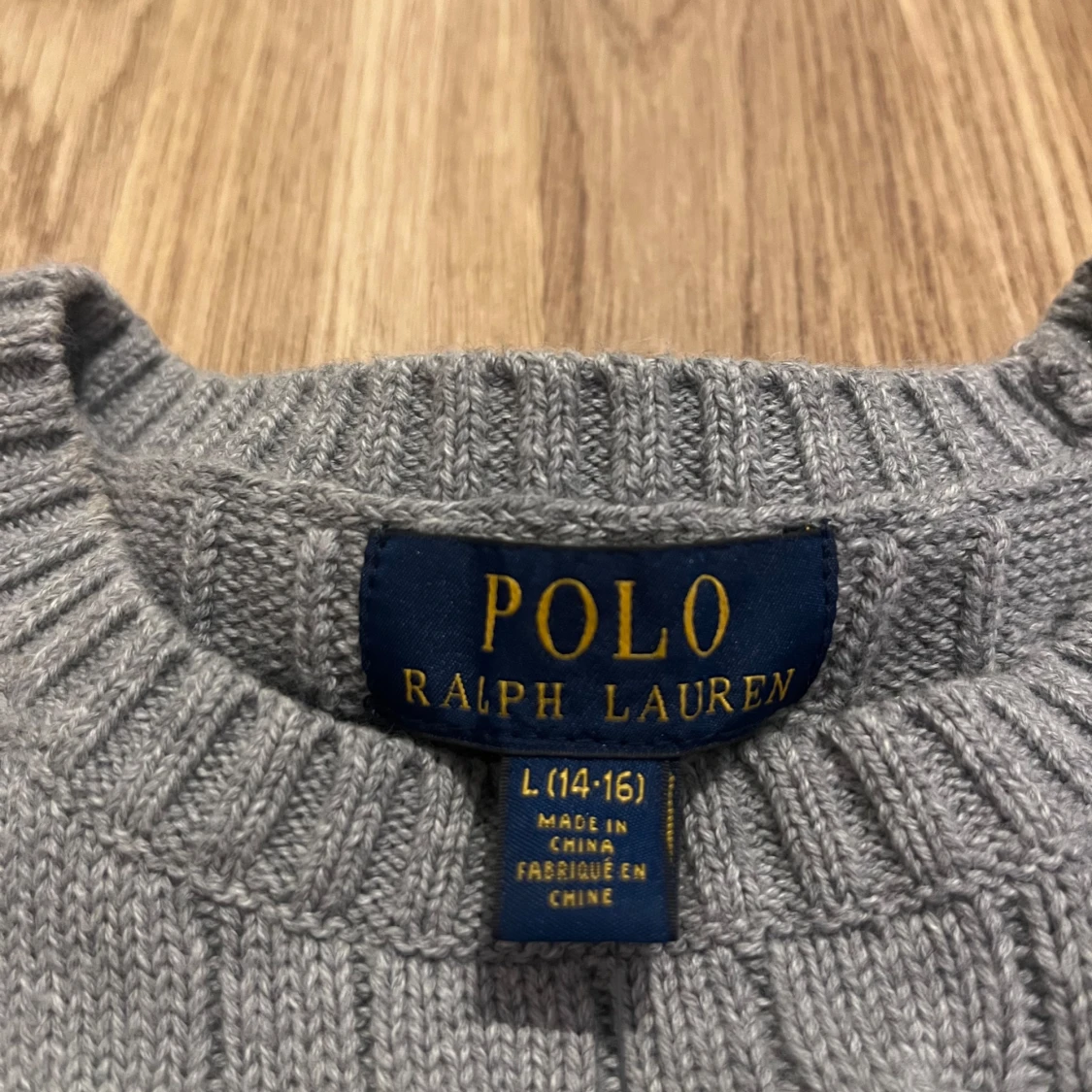 Grå stickad tröja från Ralph Lauren - 90