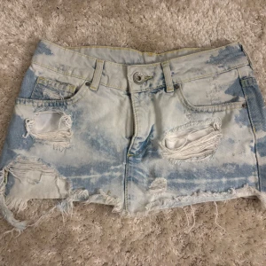 Jeanskjol - Jätte snygg lågmidjade jeanskjol💕💕