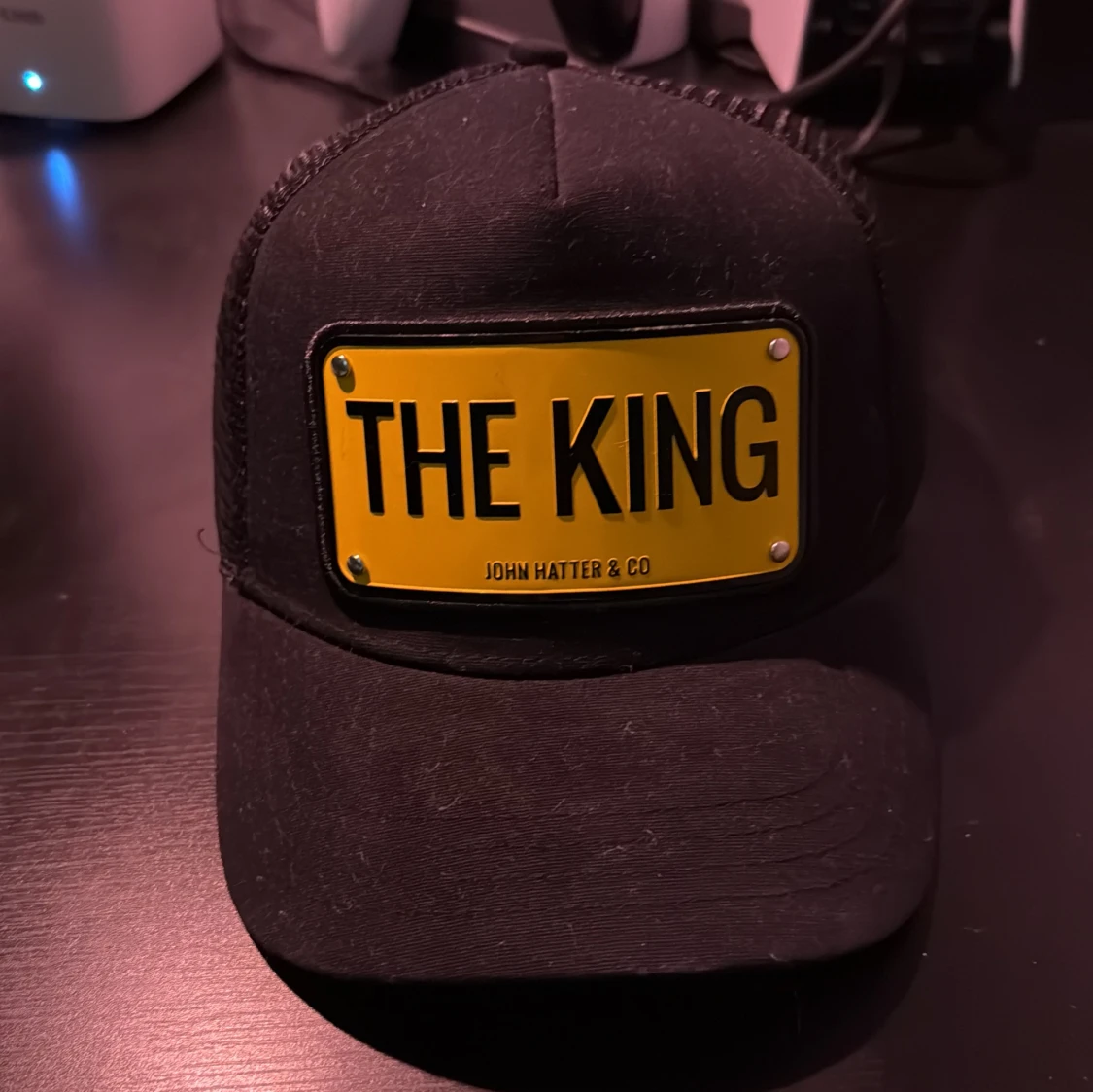 Svart keps från John Hatter & Co