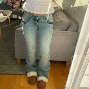 Jeans bootcut lågmidjade utsvängda lowwaist - Jeans❤️ midja: 38cm innerbenslängd: 84cm