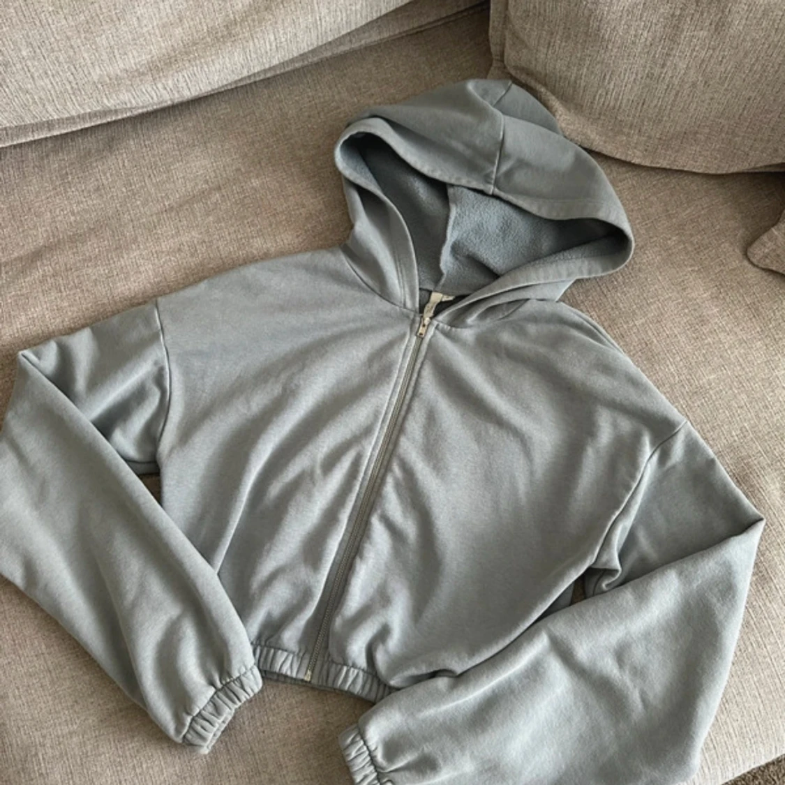 croppad hoodie