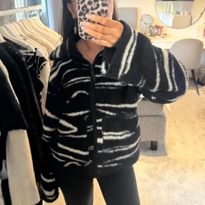 teddyjacka - jättefin jacka från hm i storlek xs